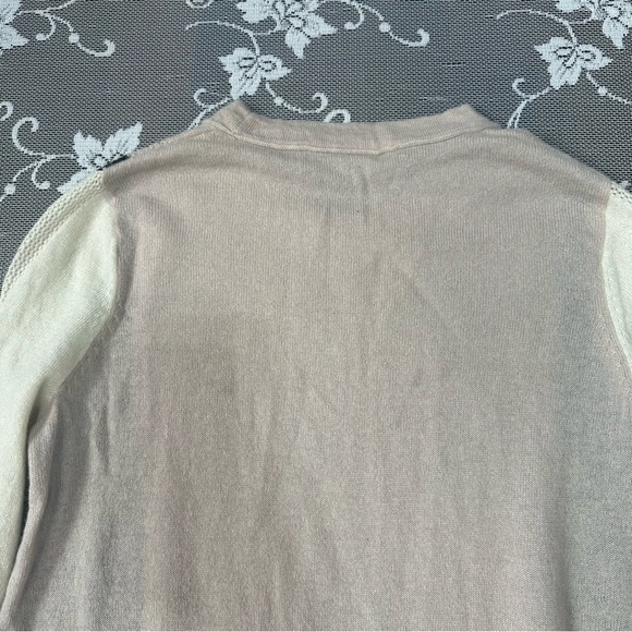 Vince Two Toned Knit 100% Cashmere Sweater Sz Small - Picture 10 of 14